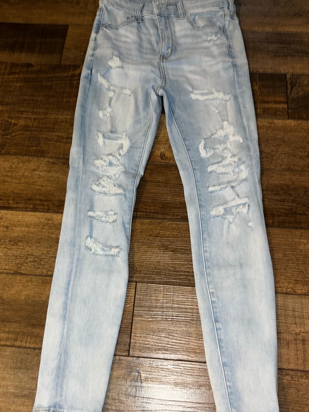 American Eagle Light Blue Distressed Women’s Jeans size 8